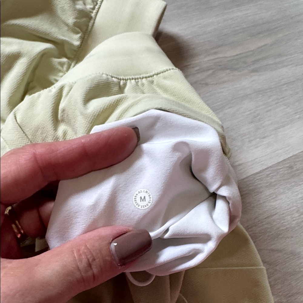 Lululemon men’s shorts size medium - Picture 3 of 5